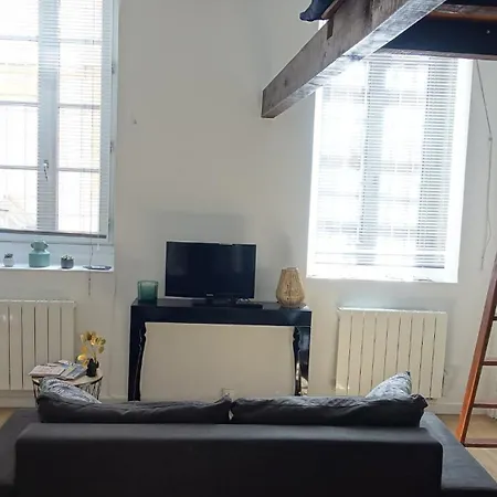 Central, Charming And Peaceful Apartment *